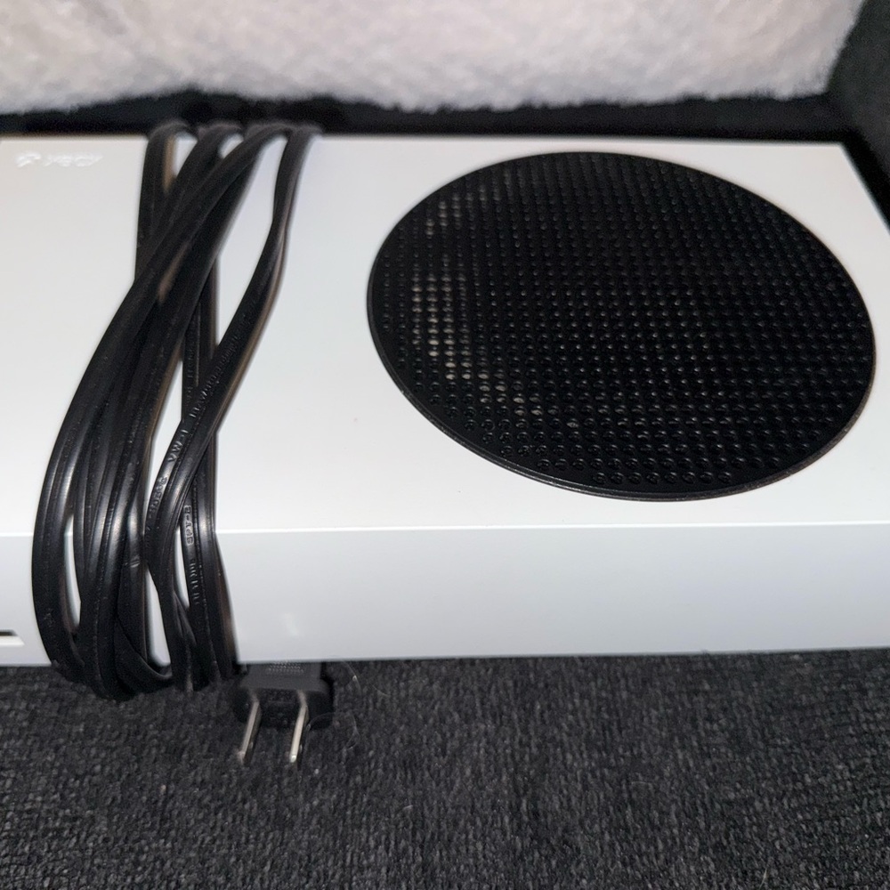 White Xbox series S. - Picture 3 of 4